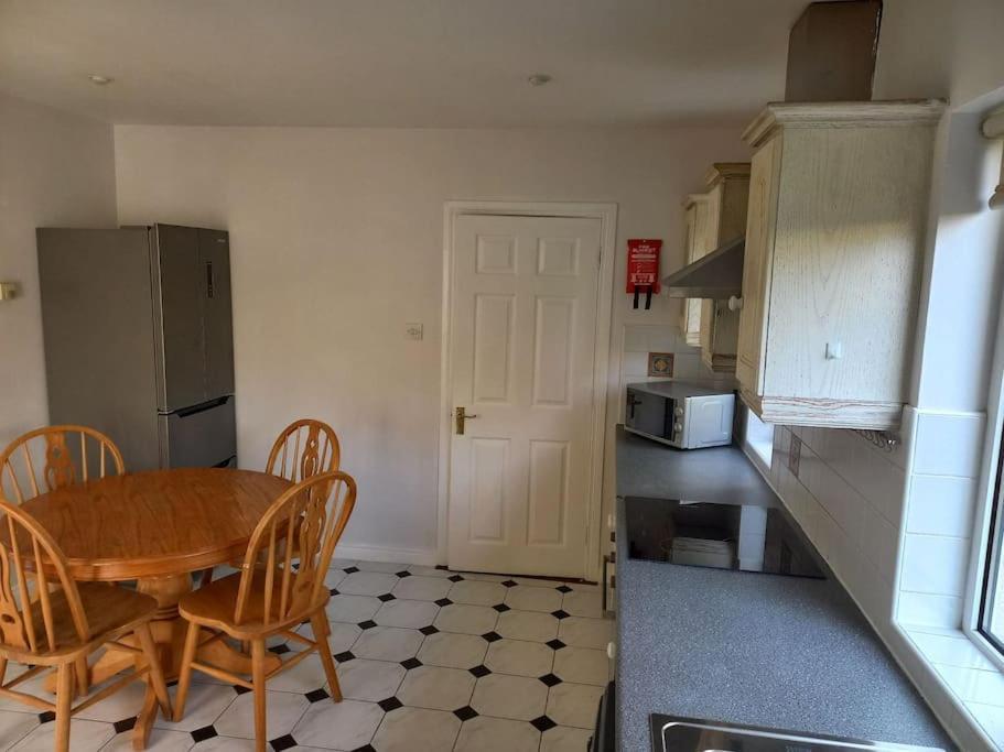 Вілла Large 4Bed Available Long-Term In Леттеркенні Екстер'єр фото